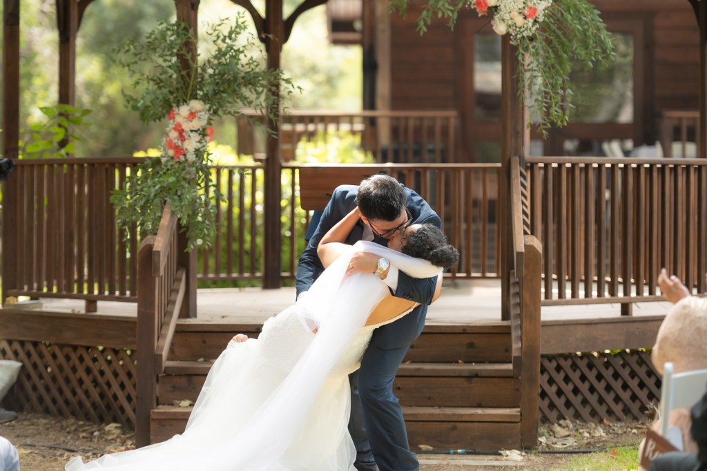 How to Choose the Right Wedding&nbsp;Photographer